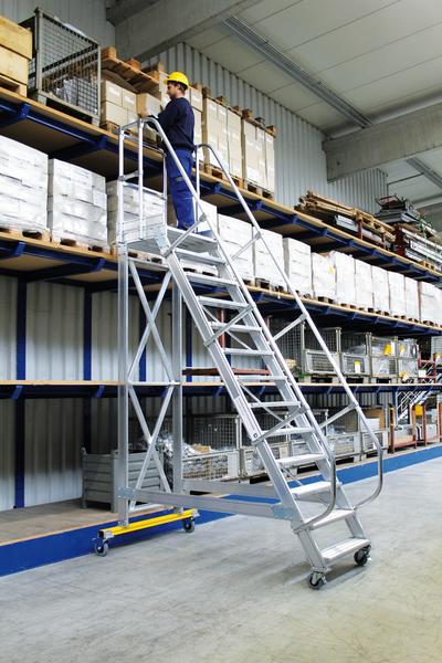 Aluminium-Plattformtreppe fahrbar 60°, Stufenbreite 800 mm, 12 Stufen