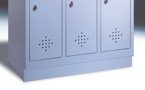 Stahl-Fächerschrank Classic auf Sockel, 3 Abteile, 6 Fächer Front 5010 Enzianblau Stahl-Fächerschrank Classic auf Sockel, 3 Abteile, 6 Fächer Front 5010 Enzianblau